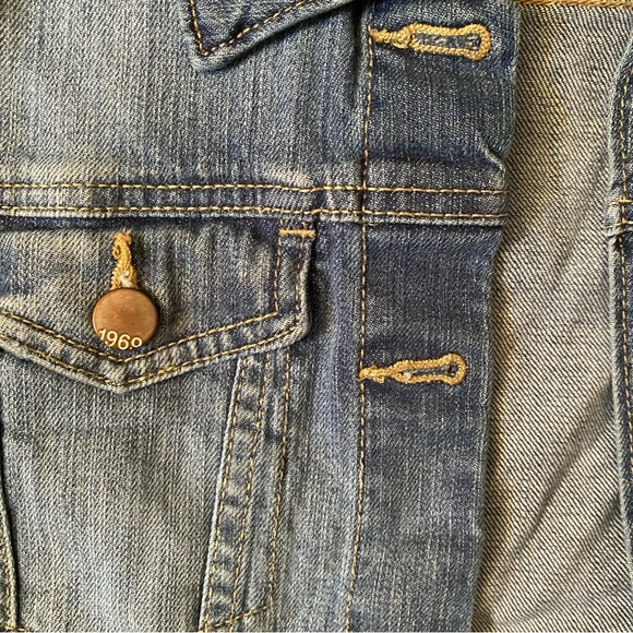 Gap Medium Wash Cropped Denim Jean Jacket Size Medium - Picture 2 of 4